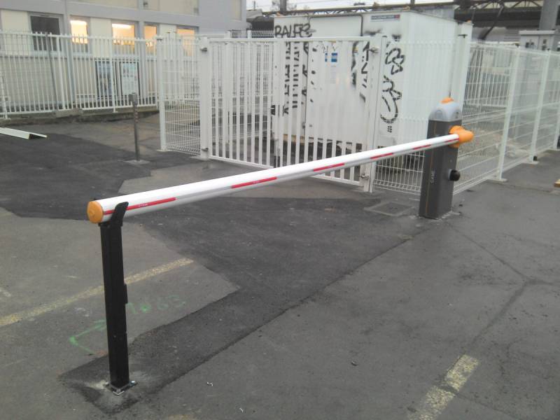 barrière levante pour accès véhicules