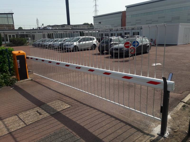 barrière levante pour accès parking