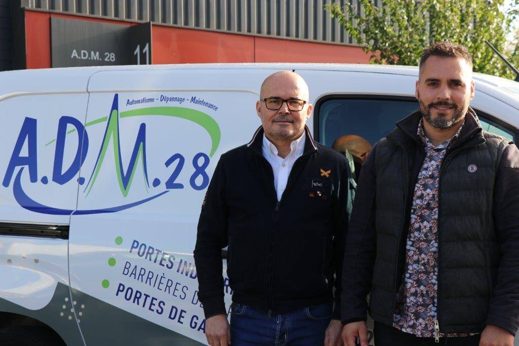 Le directeur M.Goussard avec son gestionnaire de A.D.M.28