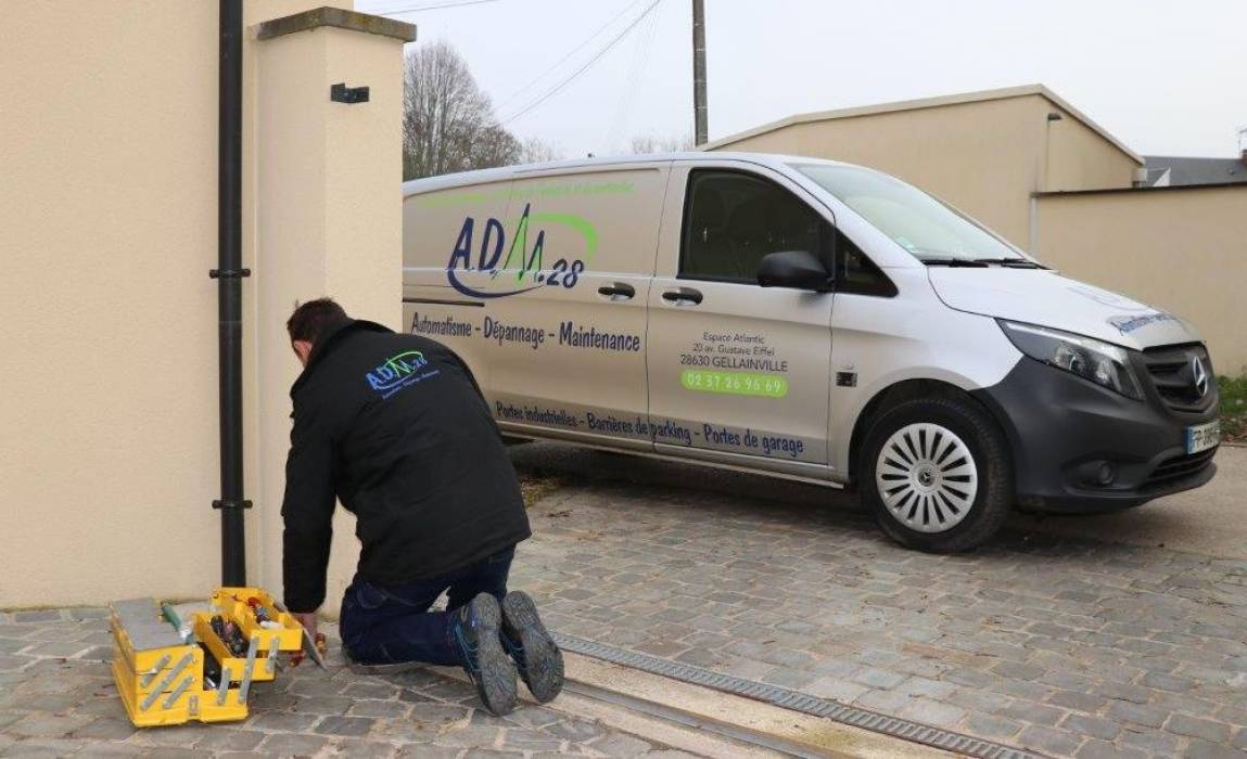 Intervention du technicien pour un portail coulissant