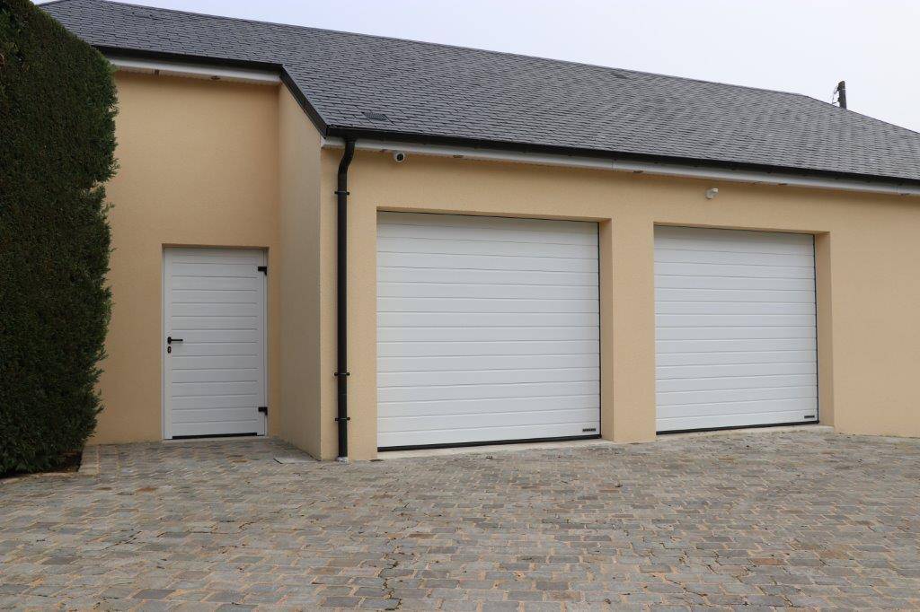 Réalisation de pose de portes sur garage double